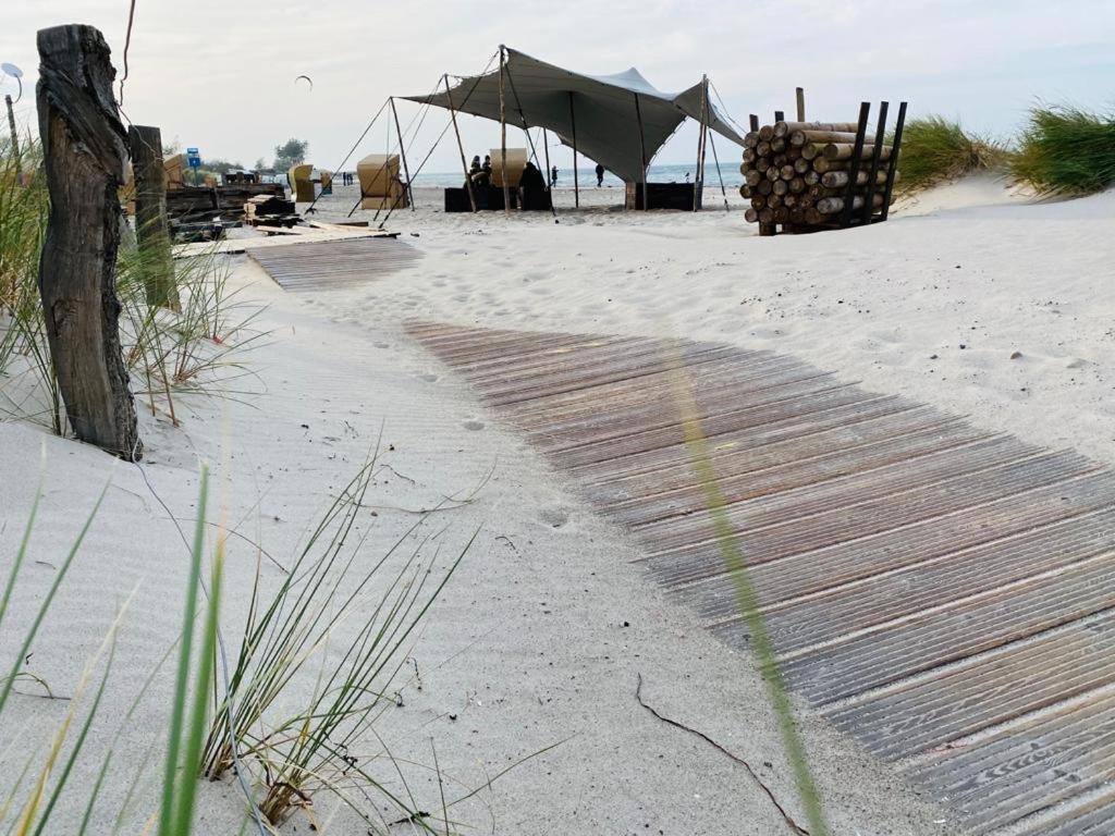 Direkt Am Strand Mit Meerblick Inclusive Strandkorb In Der Saison Heiligenhafen Exterior photo